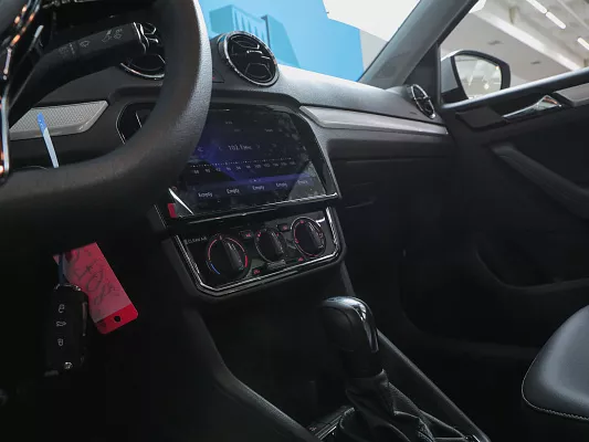Jetta VA3 Lowline 1.5 MT Red