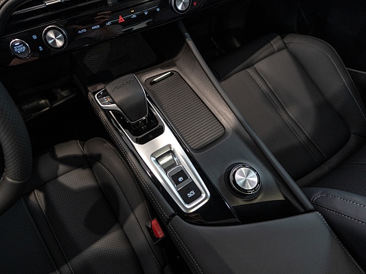 Dongfeng Huge Executive 1.5 AMT Silver Black